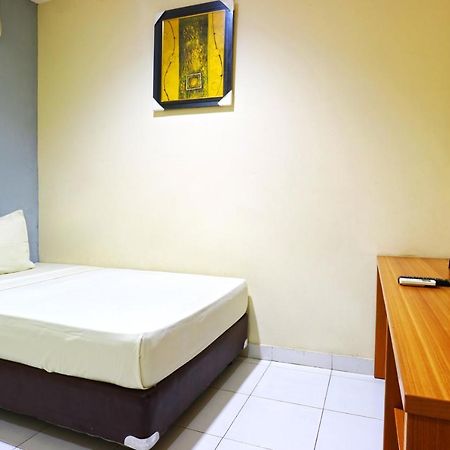Sabrina Guest House Джакарта Экстерьер фото