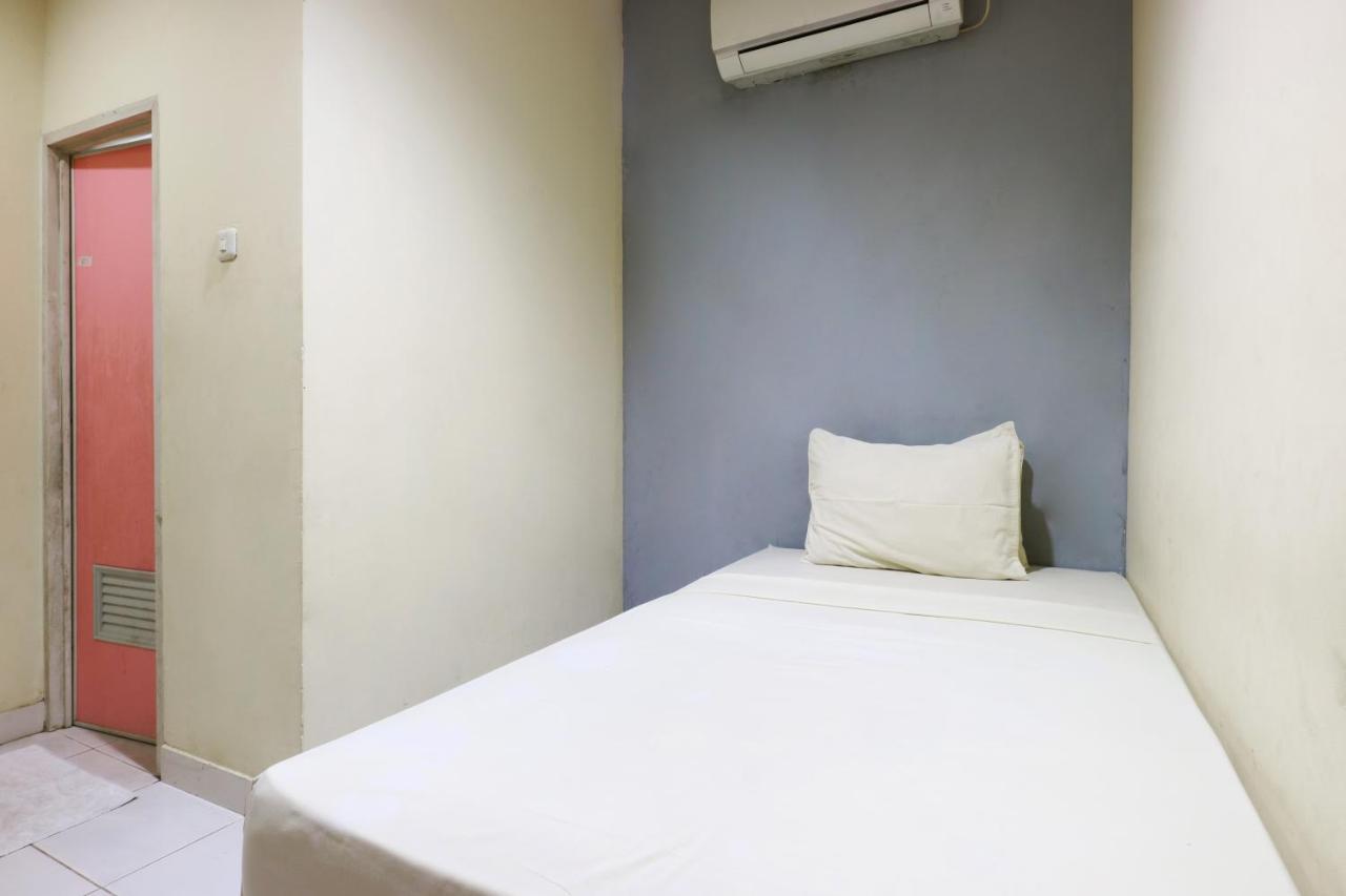Sabrina Guest House Джакарта Экстерьер фото